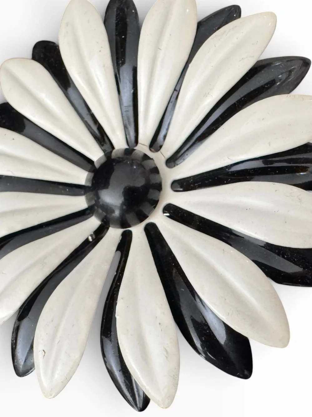 60s Vintage Flower Pin Black White Monochrome Daisy Enamel Metal Flower Mod 2.5”